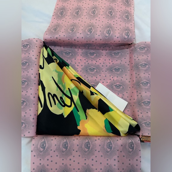 Rare Gucci Garden Scarf - Picture 5 of 8